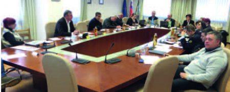 Okrogla miza “Varovanje gozdov in nabiranje gozdnih sadežev” 1